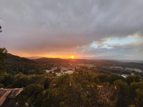 T3 avec magnifique vue montagne, 3 étoiles, piscine et parking, clim